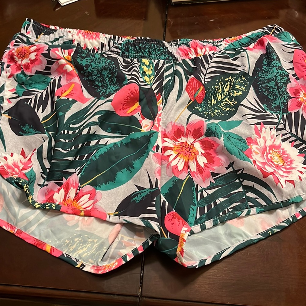 Old navy athletic shorts. L